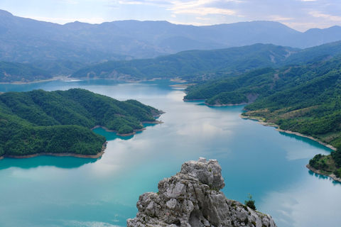 Från Tirana: Vandring Bovilla Lake, Instagram-vänligHalvdagsvandring vid Bovillasjön från Tirana