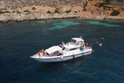 Da Trapani: Favignana e Levanzo Yacht Tour con pranzo