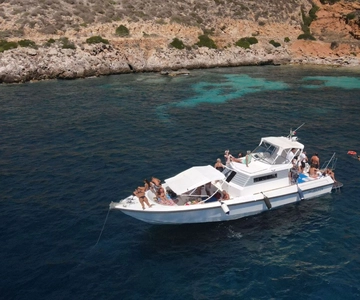 From Trapani: Favignana and Levanzo Yacht Tour with Lunch