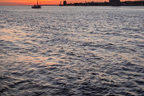Sunset aboard a sailboat in Lisbon! Sunset aboard a sailing boat in Lisbon!