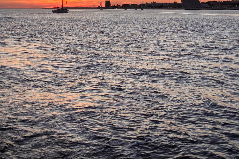 Sunset aboard a sailboat in Lisbon! Sunset aboard a sailing boat in Lisbon!