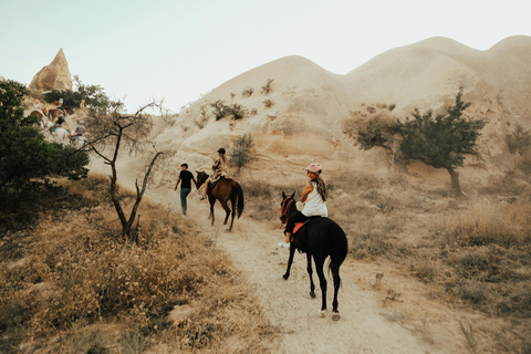 Wadi Rum: Desert Horseback Ride Experience with Lunch