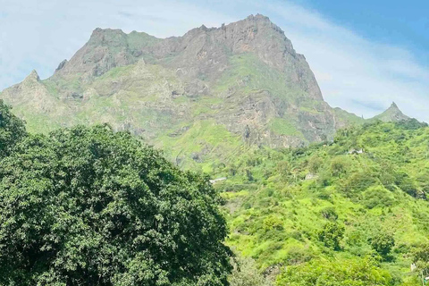 Pico d’Antónia Advanced Hike: Summit Ascent & Panoramic View