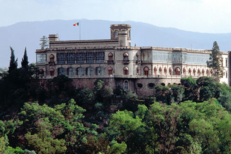Mexico : visite exclusive du château de Chapultepec après la fermetureVisite guidée exclusive en espagnol