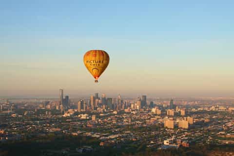 Melbourne: Sunrise Hot Air Balloon Experience with Breakfast - Image 3