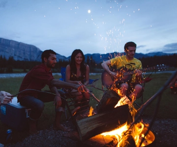 Canmore: Remote Campfire Experience with Evening Walk - 2hrs