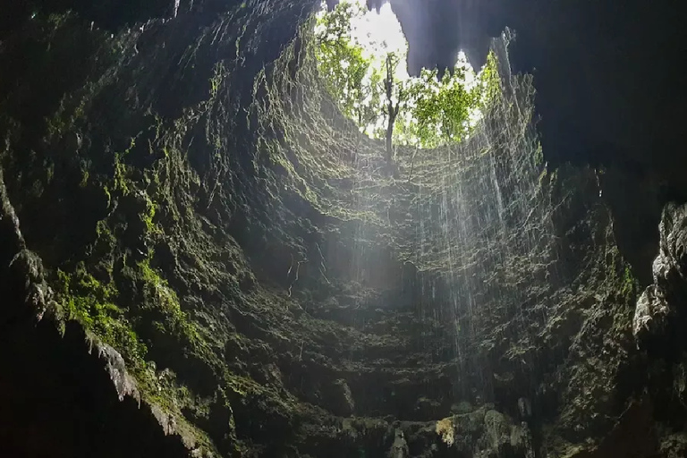 Yogyakarta: Tour della Grotta di Jomblang e della Grotta di Pindul con pranzo