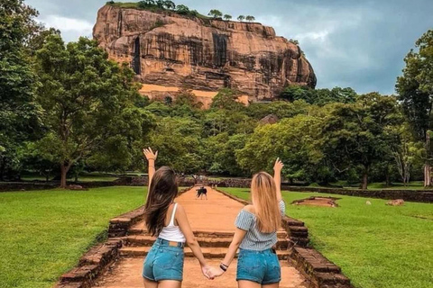 Sigiriya, Dambulla, Village Safari Day Tour including lunch