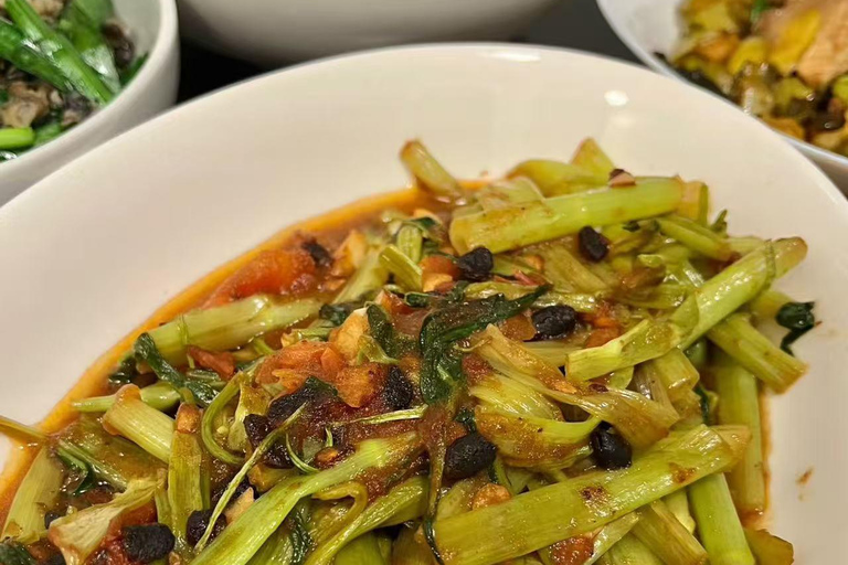 Shanghai Food Experience: Eat with local