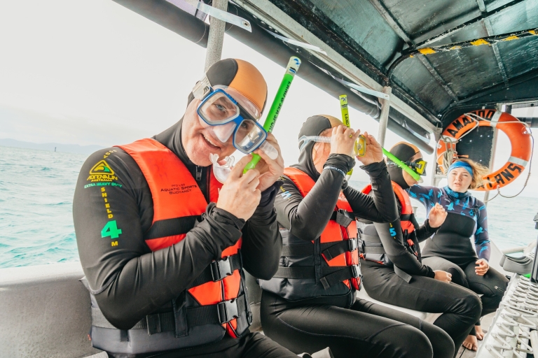 Cairns: Ganztägige Schnorcheltour im GlasbodenbootHalb-U-Boot-Tour mit Mittagessen