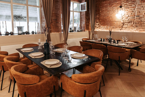 Brașov: New Year's Eve Dinner with Open Bar and Live Music New Year's Eve Dinner with Open Bar and Live Music