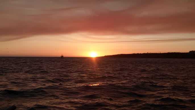Cascais: Paseo en barco al atardecer con bebidas de bienvenida