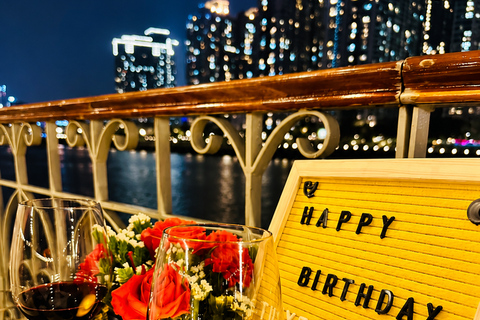 Ho Chi Minh City: New Year's Eve Dinner Cruise & Fireworks With hotel transfer