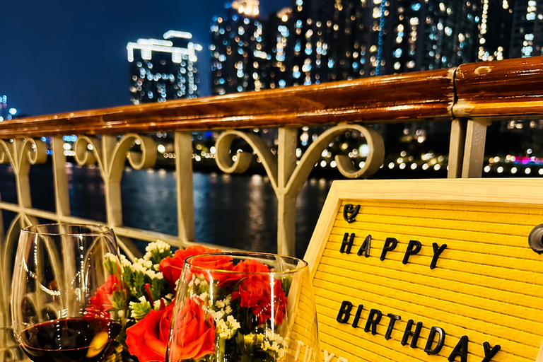 Ho Chi Minh City: New Year's Eve Dinner Cruise & Fireworks With hotel transfer
