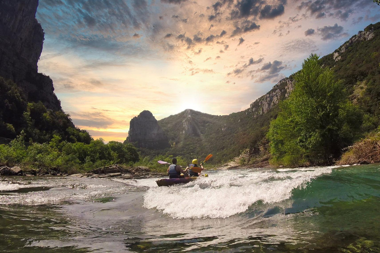 Deportes acuáticos: piragüismo, kayak, remo y deportes de aguas bravasNáutica