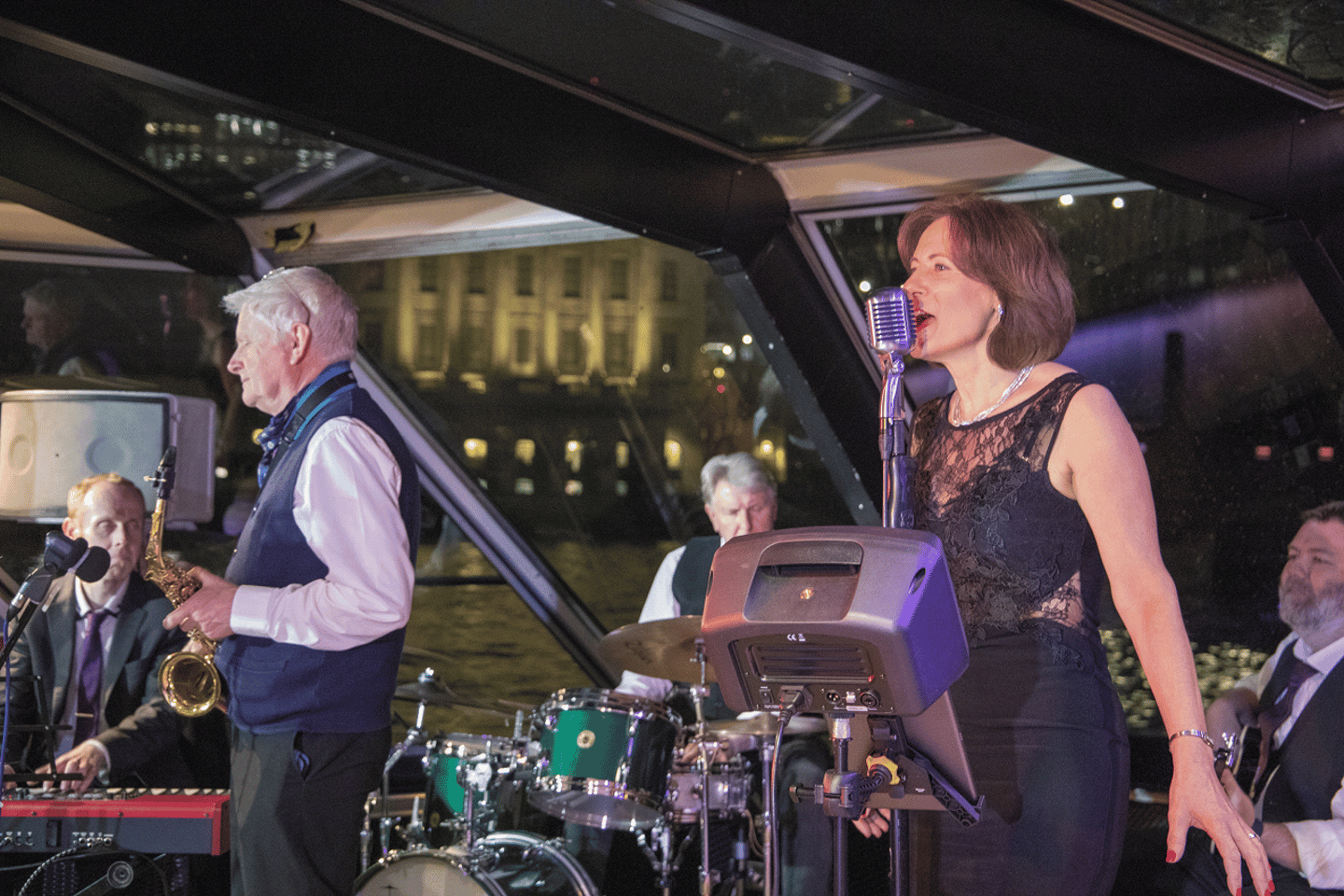 London: River Thames Dinner Cruise with Live Jazz - London: River Thames Dinner Cruise with Live Jazz