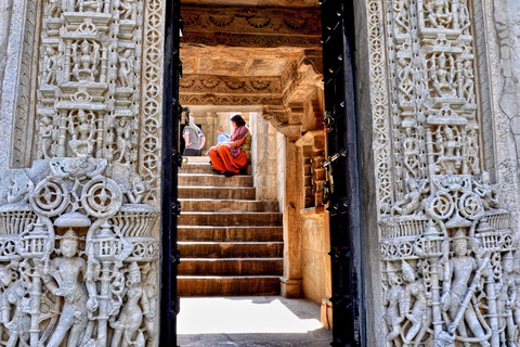 Udaipur to Jodhpur: Ranakpur Temple & Jawai Leopard Safari