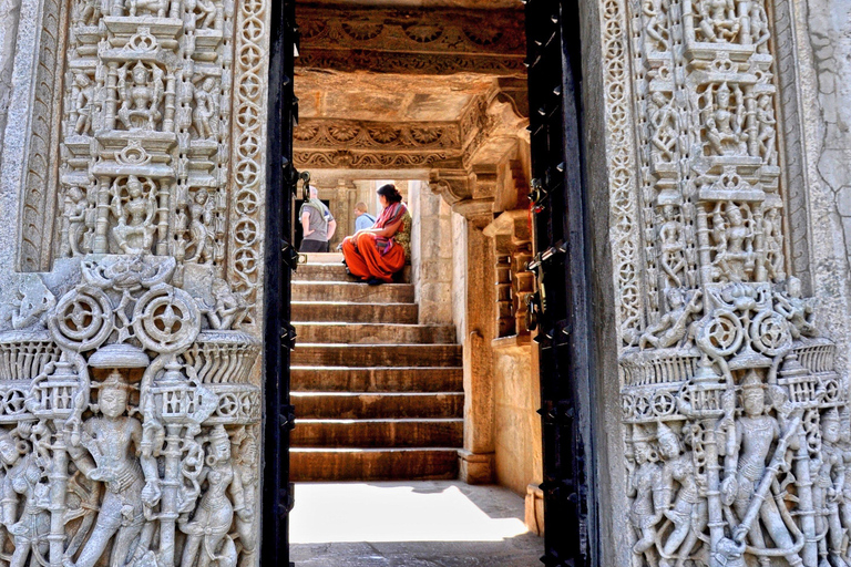 Udaipur to Jodhpur: Ranakpur Temple & Jawai Leopard Safari