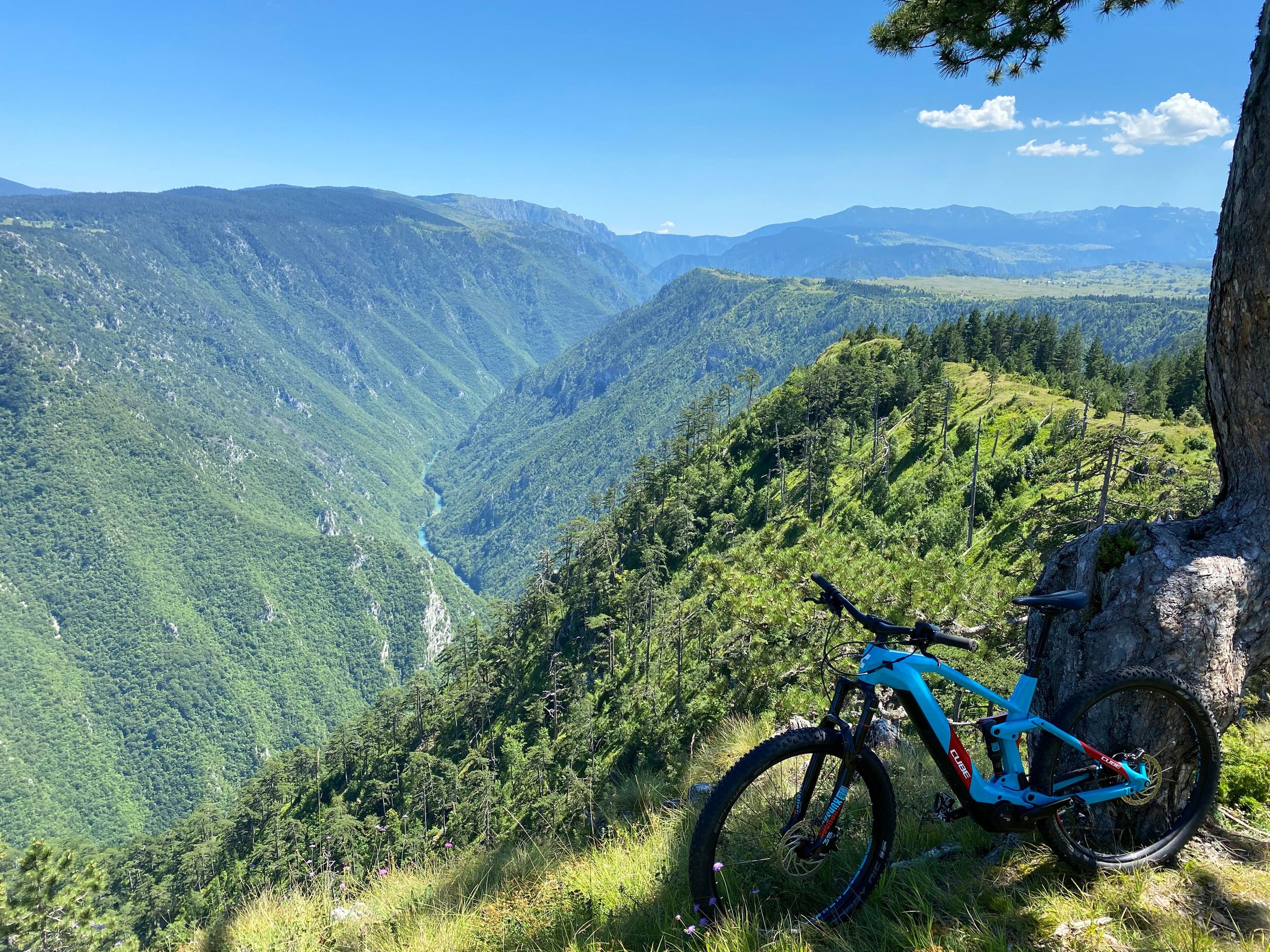 Aussichtspunkt in der Tara-Schlucht und Schwarzer See – E-Bike-Tour