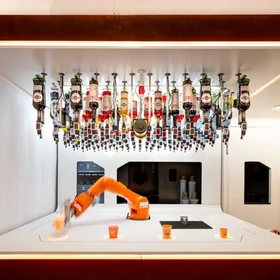 Turin: Roboter-Aperitivo-Erlebnis mit 1 Getränk