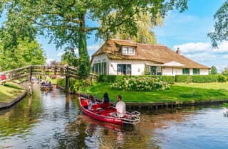 Ab Amsterdam: Ultimatives Giethoorn-Erlebnis mit Bootstour
