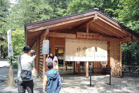 Sapporo: Wycieczka po świątyniach Hokkaido z rytuałami, historią i słodyczami