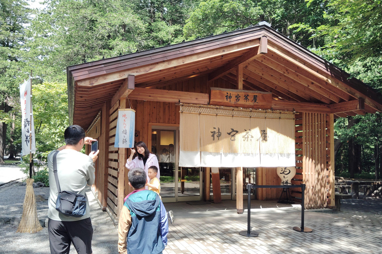 Sapporo: Wycieczka po świątyniach Hokkaido z rytuałami, historią i słodyczami