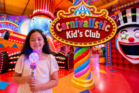 Khao Lak: Phuket Carnival Magic Show with Buffet & Transfer