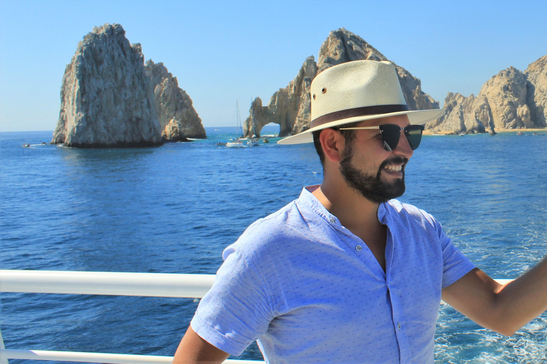 Cabo San Lucas: Whale Watching Tour with Breakfast