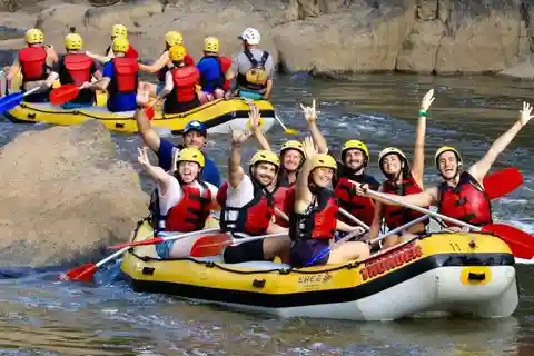 Cairns : Voyage en rafting sur la rivière Raging Thunder Barron Gorge