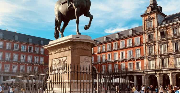 Madrid: Welcome to Madrid Guided Walking Tour in English photo 4