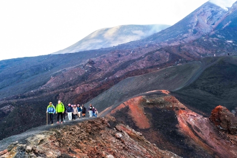 Nicolosi: Etna-kabelbaan, 4x4-excursie en trektochtNicolosi: Excursie naar de Etna-kabelbaan tot 3000 meter