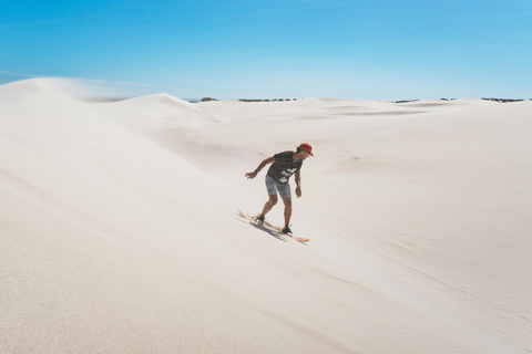 CIDADE DO CABO: AVENTURA DE SANDBOARD NAS DUNAS DE AREIA BRANCA DO ATLANTISCidade do Cabo: Aventura de sandboard nas dunas de areia branca do Atlantis