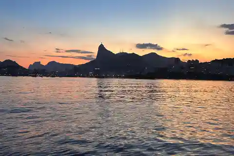 Rio de Janeiro : Excursion en hors-bord - Coucher de soleil avec bière