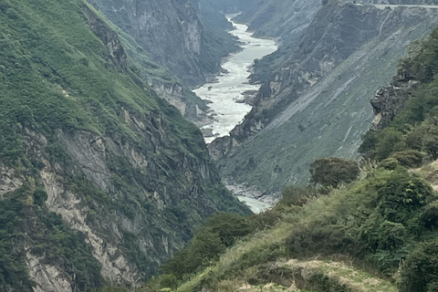 Tiger Leaping Gorge Trekking in the Canyon