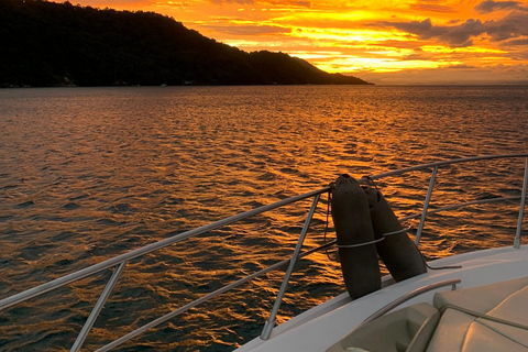 Rio de Janeiro: Sunset Boat Tour with Heineken Toast