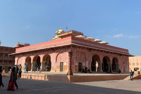 Au départ de Delhi : Circuit privé de Jaipur (Ville rose) au départ de Delhi.Seulement chauffeur, transport et guide touristique