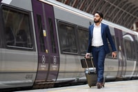 ロンドン、ヒースロー空港との間で列車移動します - Housity