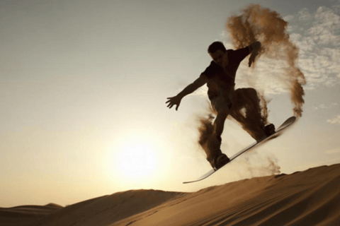 Wüstensafari bei Sonnenuntergang mit Kamelritt und Sandboarding