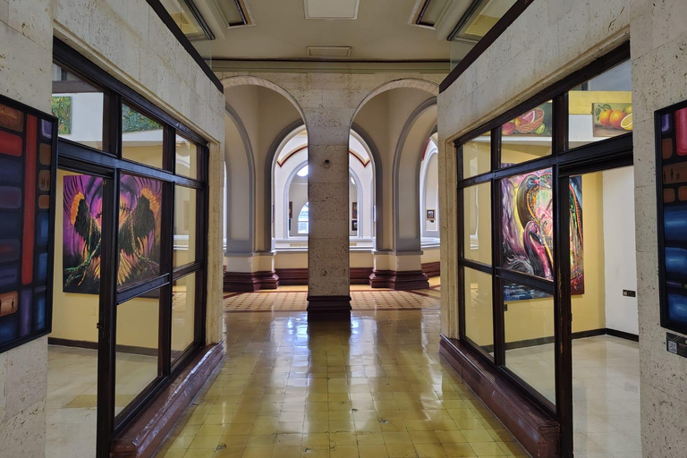 Medellín: Tour guiado a pie con paradas gastronómicas