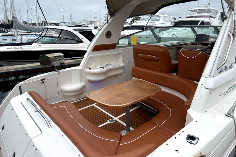 Marina Del Rey: wynajem luksusowego jachtu z kapitanemMarina Del Rey: Wynajem luksusowych jachtów z kapitanem