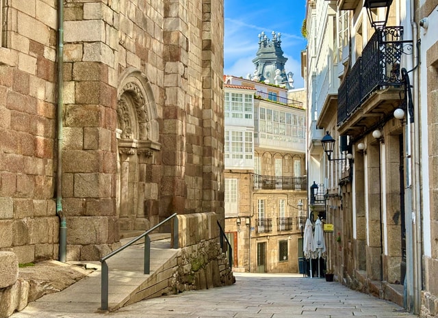 A Coruña: Private Walking Tour with Beer or Wine