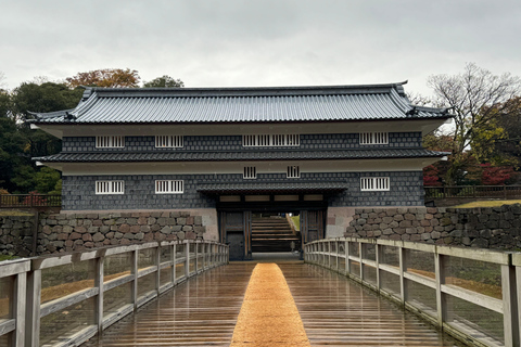 Kanazawa: Samurai Castle and Warrior District Walking Tour