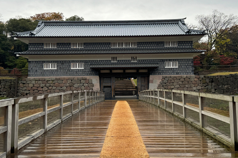 Kanazawa: Samurai Castle and Warrior District Walking Tour