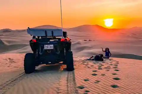 Depuis Ica : Excursion en buggy des dunes et surf des sables avec coucher de soleil