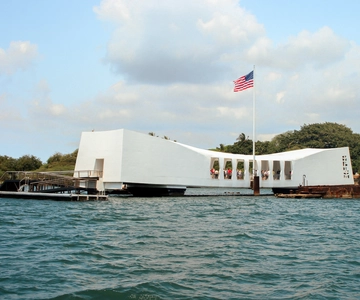 Oahu: Pearl Harbor, USS Arizona, and City Highlights Tour