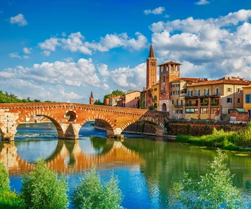 Milan: Verona Day Tour with a Lake Garda Cruise to Sirmione