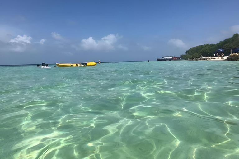 Cartagena: DayTour Mucura, tintipan and Islote by speadboat Cartagena: DayTour - Mucura and Islote by bus + speadboat