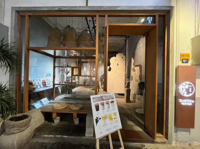 Shanghai M50: Chinese Alcohol Culture Tour with Tastings