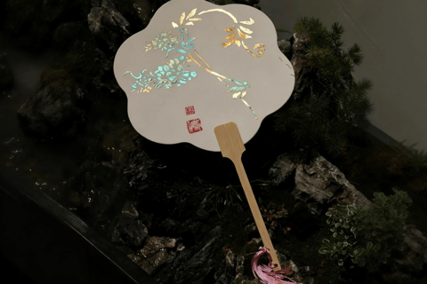 Guangzhou: Gold Leaf Fan Art Experience Guangzhou: Gold Leaf Fan Art Experience